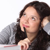 Las mujeres son mayoría en la educación a distancia y ya suponen el 57% de los alumnos