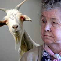 Una anciana invoca al demonio en un curso de inglés